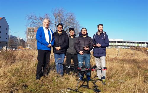 The Erasmus students, Prof. Konradin Weber (on the left) and Martin Lange (on the right) right before the UAS takes off